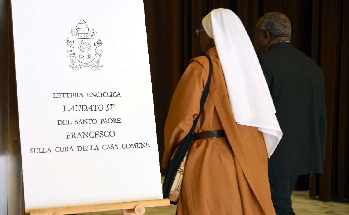 Francisco llama a "realizar cambios de estilos de vida, de producci&oacute;n y de consumo"
