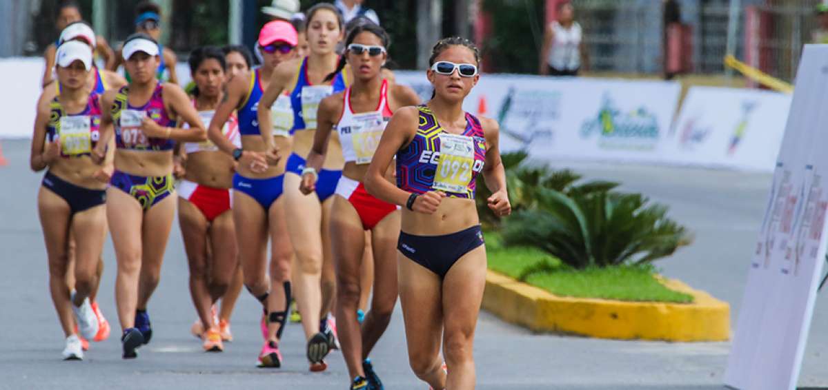 Los aficionados ecuatorianos aplaudieron la presencia de Glenda Morej&oacute;n, quien domin&oacute; la distancia de 10 km.