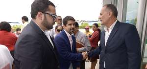 Abdal&aacute; Bucaram Pulley (c) lleg&oacute; a la Unidad Judicial de la Florida, para participar en la audiencia ante el juez Jean Daniel Valverde.
