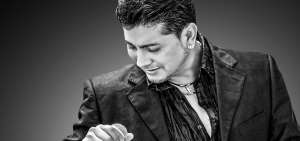 El int&eacute;rprete capitalino se inici&oacute; en la m&uacute;sica en el a&ntilde;o 2004 con su primer disco titulado: &ldquo;Solo para Recordar&rdquo;.  