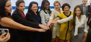 (Desde segunda izq.) La ministra de Gobierno, Mar&iacute;a Paula Romo; la presidenta del Consejo de la Judicatura, Mar&iacute;a del Carmen Maldonado; la fiscal general del Estado, Diana Salazar; y la presidenta de la Corte Nacional, Paulina Aguirre, durante el evento.