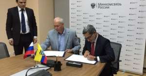 El secretario de Comunicaci&oacute;n de Ecuador, Fernando Alvarado, firm&oacute; el convenio este lunes en Mosc&uacute;. FOTO: Cortes&iacute;a El Ciudadano