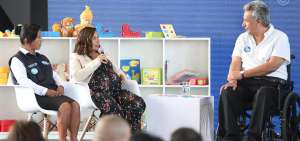 Una de las beneficiadas convers&oacute; con el mandatario Len&iacute;n Moreno, quien visit&oacute; Santa Elena para felicitar a las nuevas educadoras de Misi&oacute;n Ternura. 