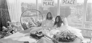 La encamada por la paz de John y Yoko fue un acontecimiento ocurrido durante la guerra de Vietnam, en 1969, que fue llevado a un documental.