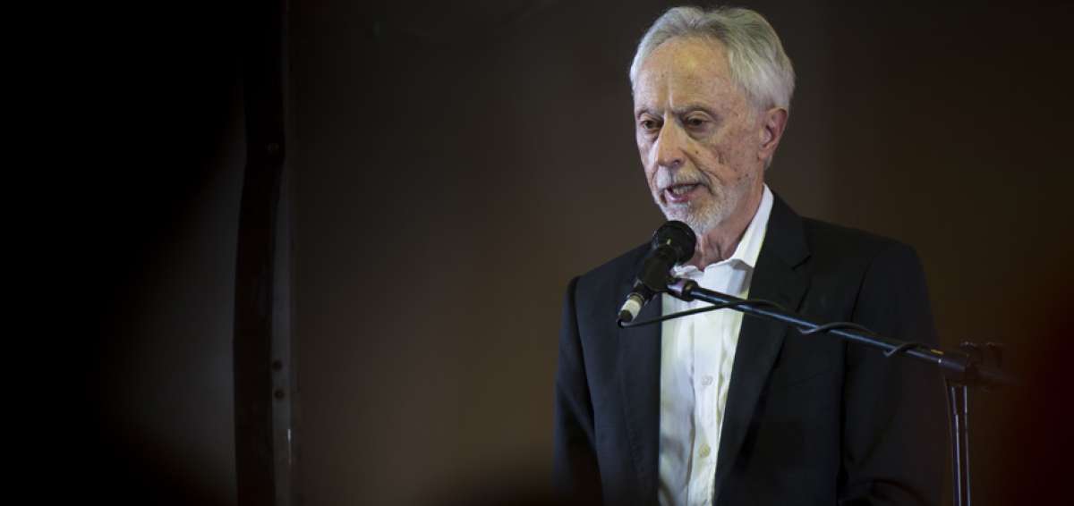 'Esperando a los b&aacute;rbaros', de John Maxwell Coetzee (foto), es una par&aacute;bola de una Sud&aacute;frica que vive en una extrema paranoia relacionada con el racismo.