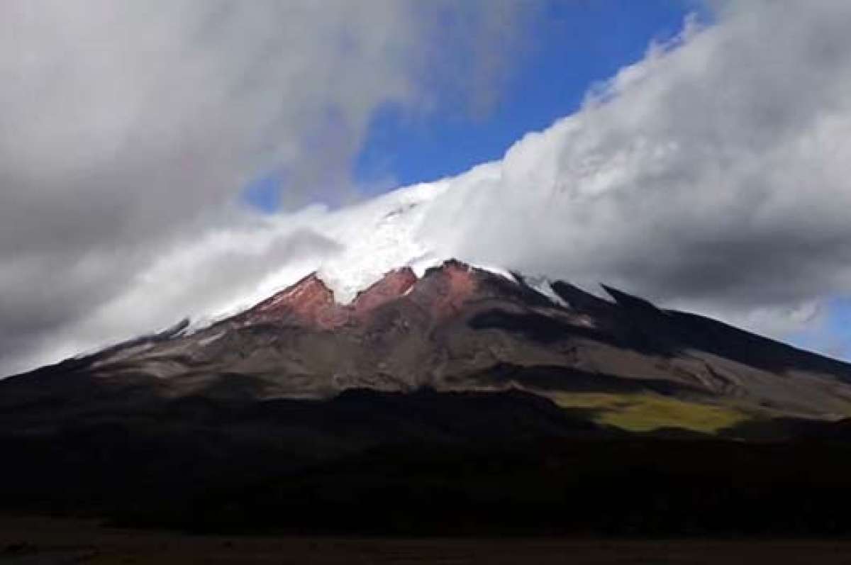 Volc&aacute;n Cotopaxi incrementa su actividad
