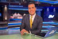 Juan Carlos Aizprúa es el presentador del noticieron estelar de Ecuavisa