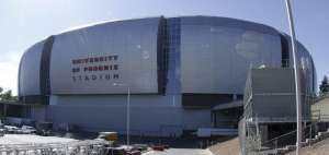 Toma del Estadio de la Universidad de Phoenix desde afuera.