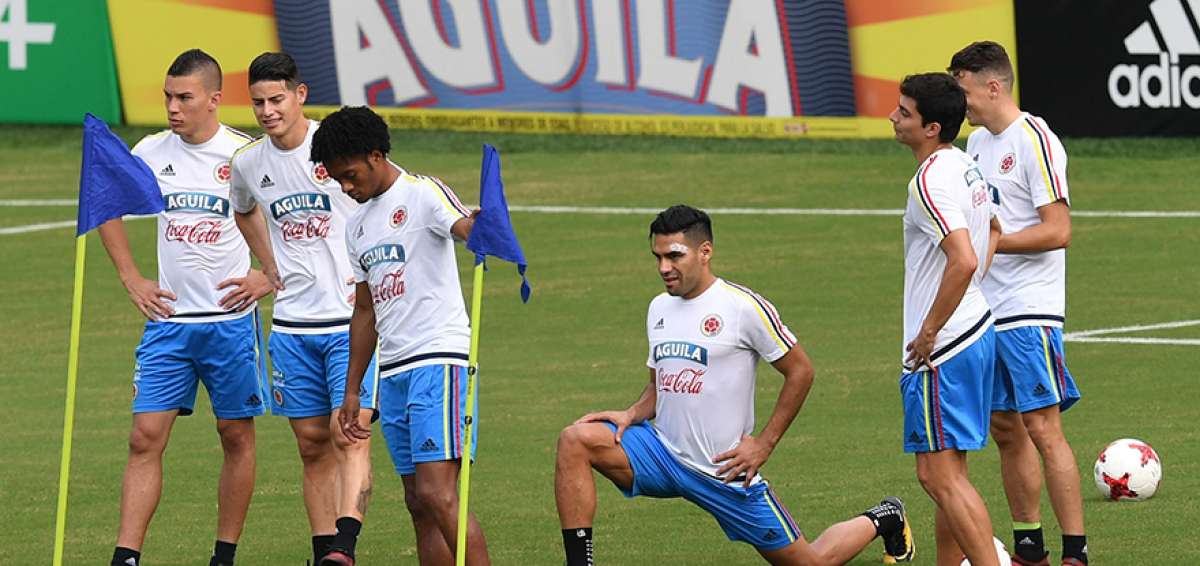 Radamel Falcao (c) es goleador hist&oacute;rico de Colombia y actual artillero de la liga francesa con 12 tantos.