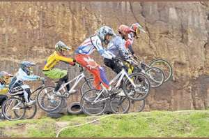 El pasado mi&eacute;rcoles, los exponentes nacionales se entrenaron en la pista capitalina de supercross. El trazado, cuyo partidor tiene 8 metros de alto, permite que las bicicletas alcancen una velocidad de hasta 70 kil&oacute;metros por hora. Foto: Santiago Aguirre.