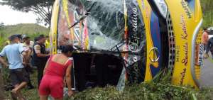 Tres muertos dej&oacute; el accidente de un bus en Manab&iacute;
