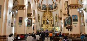 Cuenca conmemor&oacute; sus fiestas de fundaci&oacute;n con una eucarist&iacute;a. Tambi&eacute;n hubo sesi&oacute;n solemne y desfile. Los turistas aprovecharon para visitar la urbe.